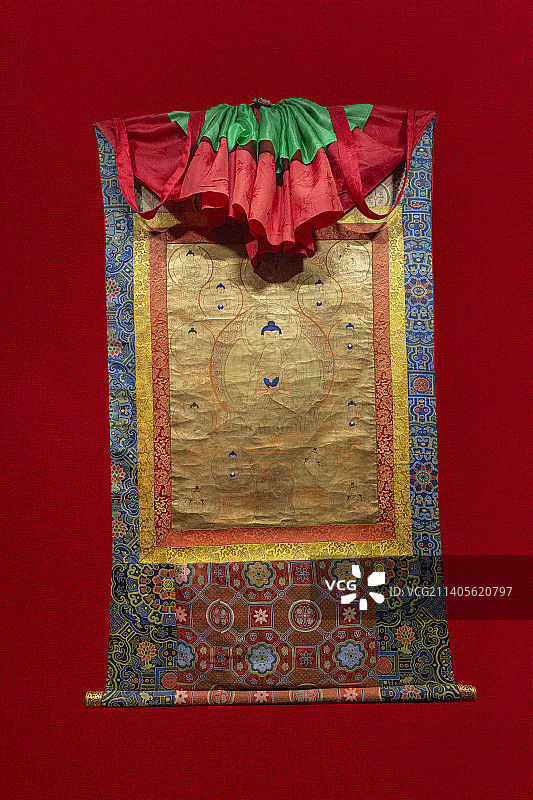 北京民族文化宫博物馆：彩绘药师佛唐卡（清代，布本）图片素材