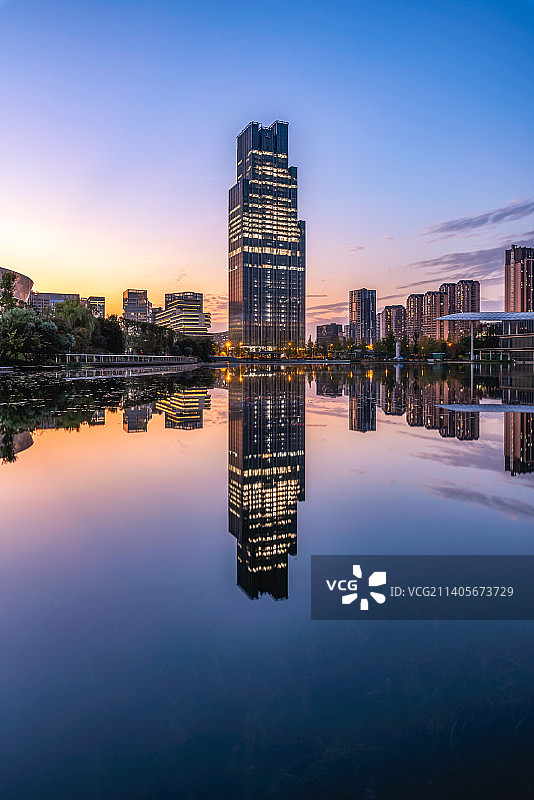 成都高新新川之心中央公园夜景图片素材