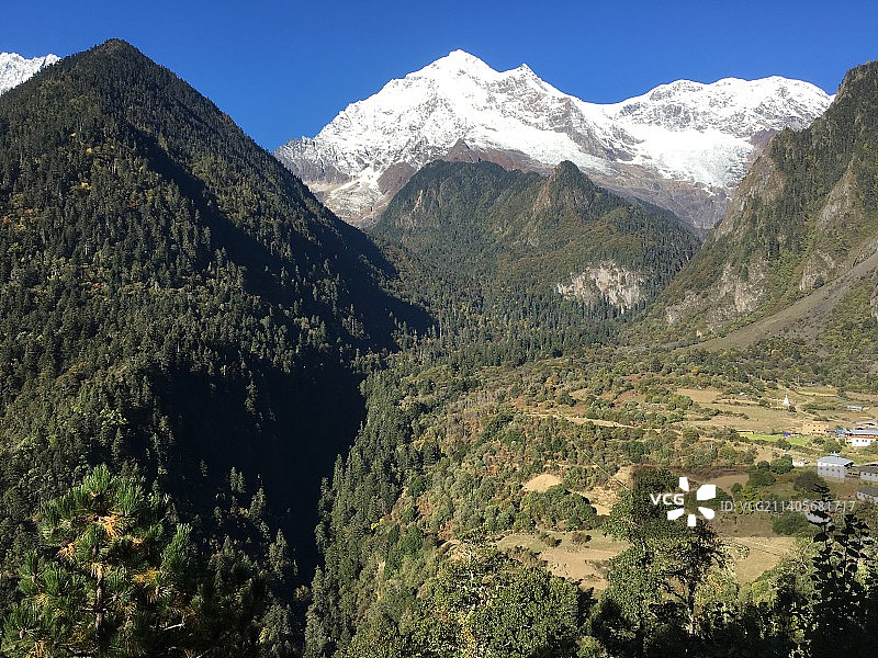 迪庆藏族自治州德钦梅里雪山风景图片素材