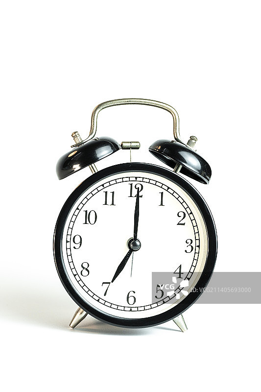 白背景闹钟时间特写图片素材