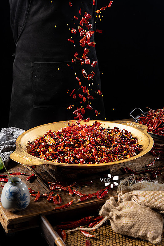 暗调 黑背景 农家菜品 宵夜 江湖菜 重庆辣子鸡图片素材