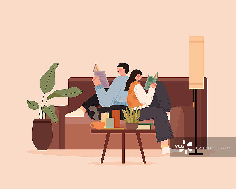 男孩女孩在沙发上看书图片素材