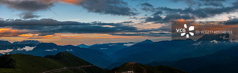 达瓦更扎晚霞图片素材