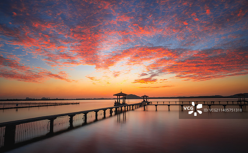 东湖听涛朝霞图片素材