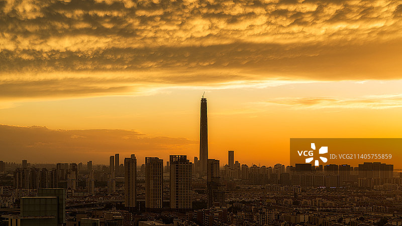 天津城市日落中银117大厦图片素材