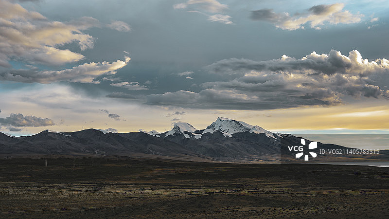 纳木那尼峰图片素材