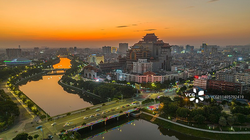 黄昏下的云天宫图片素材