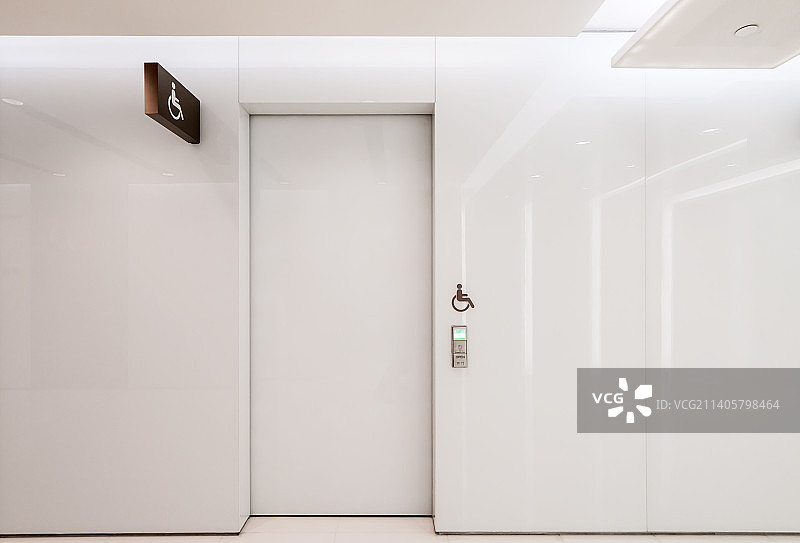 写字楼内部自动门图片素材