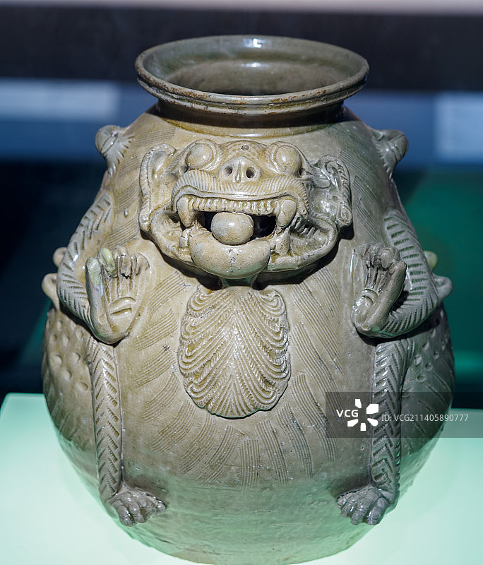 南京博物院文物青瓷神兽尊图片素材