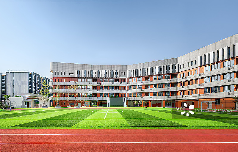 校园学校操场跑道足球场图片素材