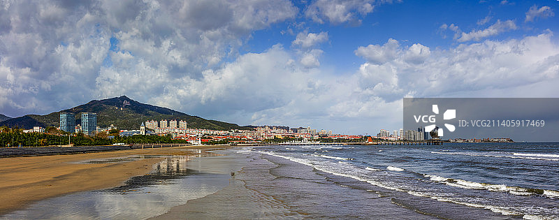 城市风光烟台莱山黄海娱乐城秋天碧海蓝天白云全景图图片素材