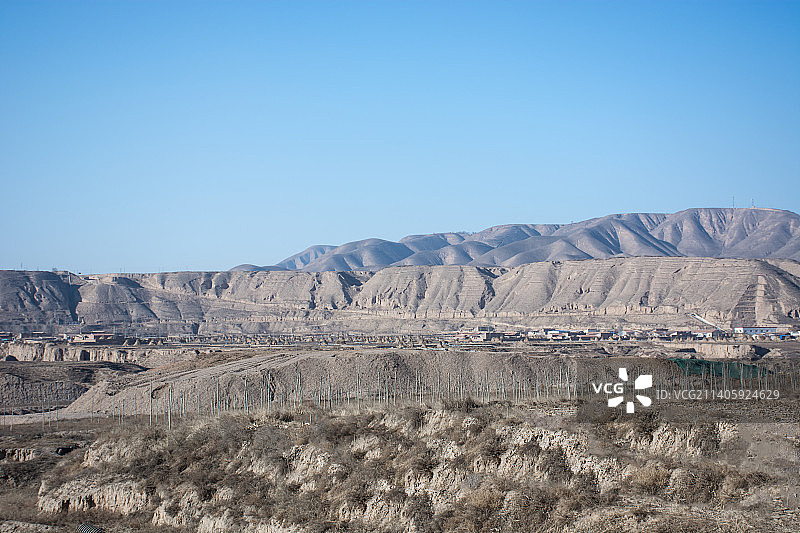 中国西北甘肃会宁冬天的干旱地貌景观图片素材