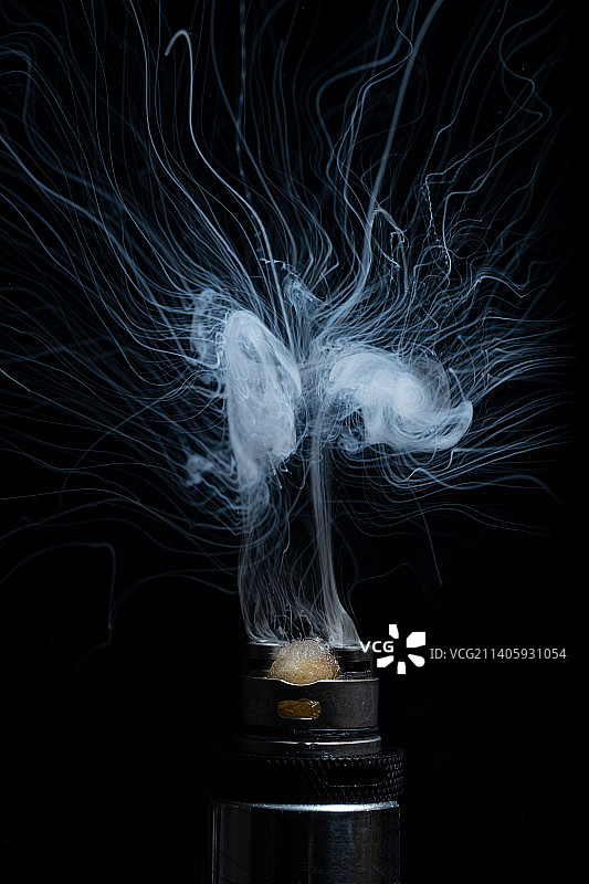 大型电子烟雾化的瞬间图片素材