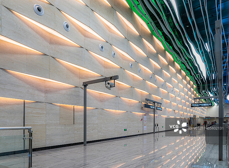 广州地铁八号线彩虹站站台内景图片素材