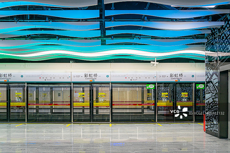 广州地铁八号线彩虹站站台内景图片素材