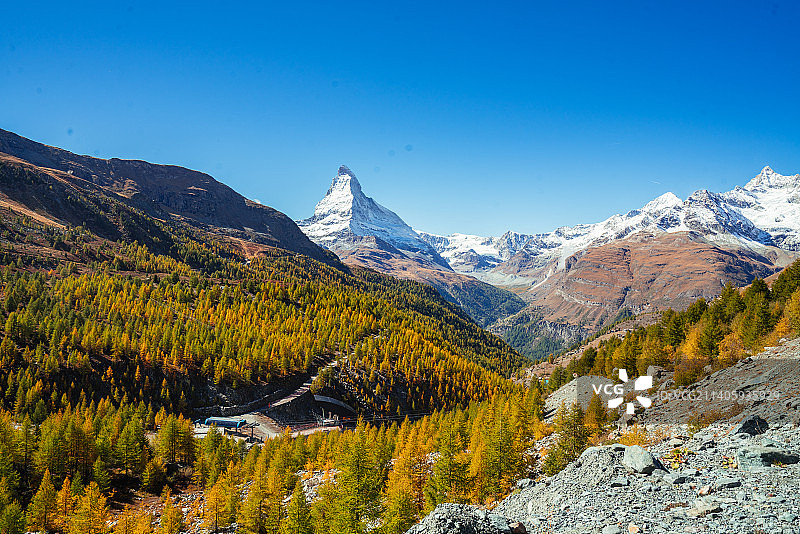 雄伟的阿尔卑斯山马特洪峰雪山，是瑞士的国家象征图片素材
