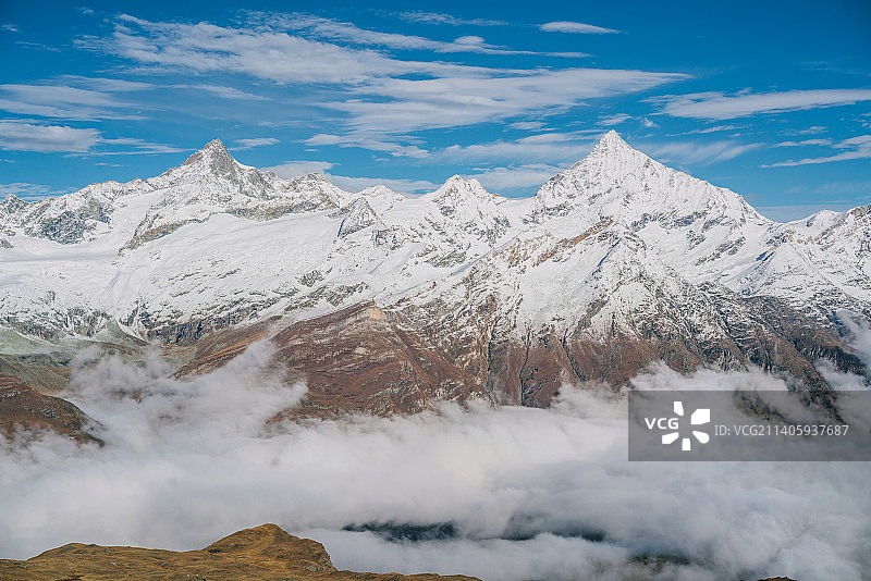 冰雪覆盖的瑞士马特洪峰与冰川雪山特写风光图片素材