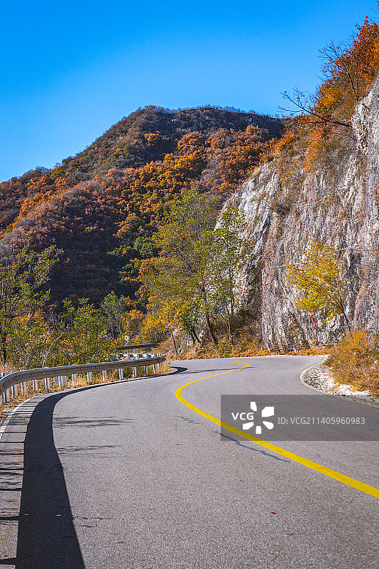 秋天秋色山路公路岩石图片素材