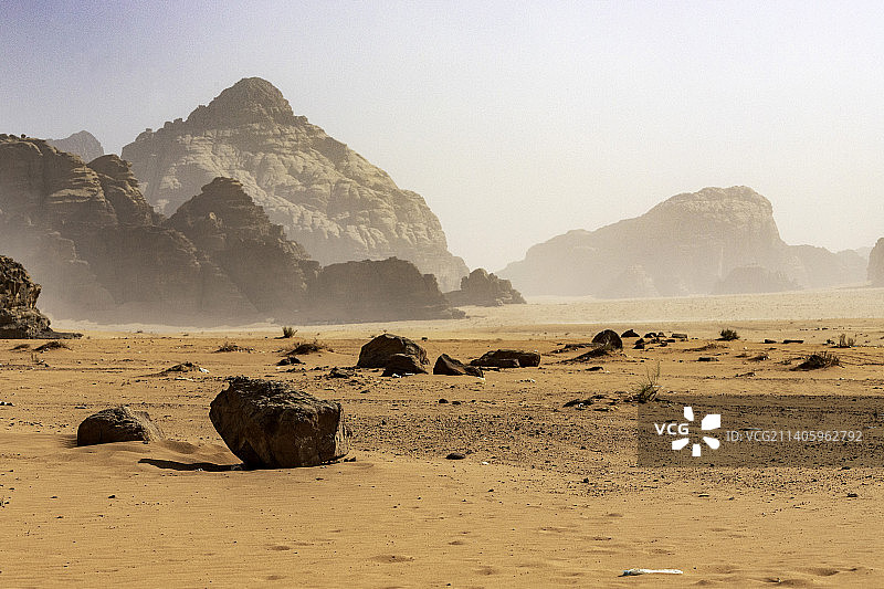 约旦瓦迪拉姆村的沙漠风光图片素材