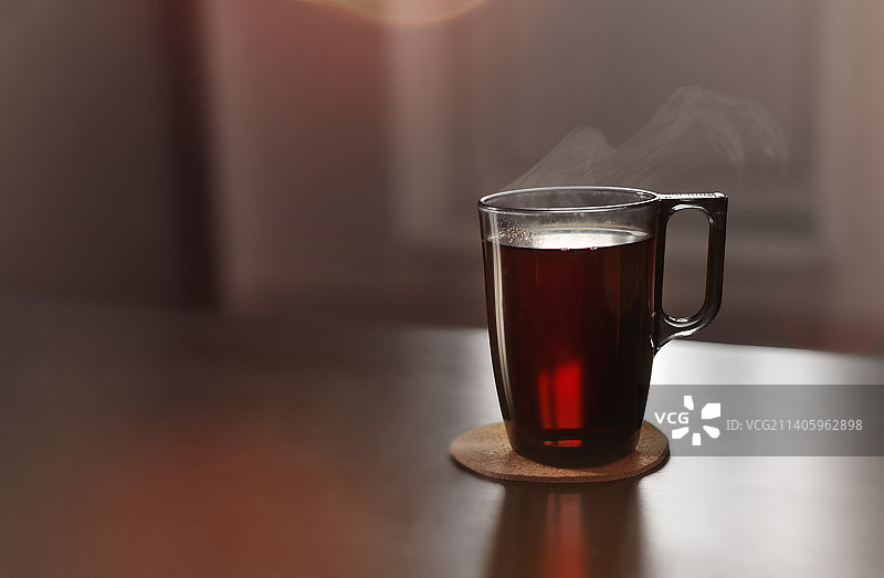 阳光下的一杯热茶生活家居照图片素材