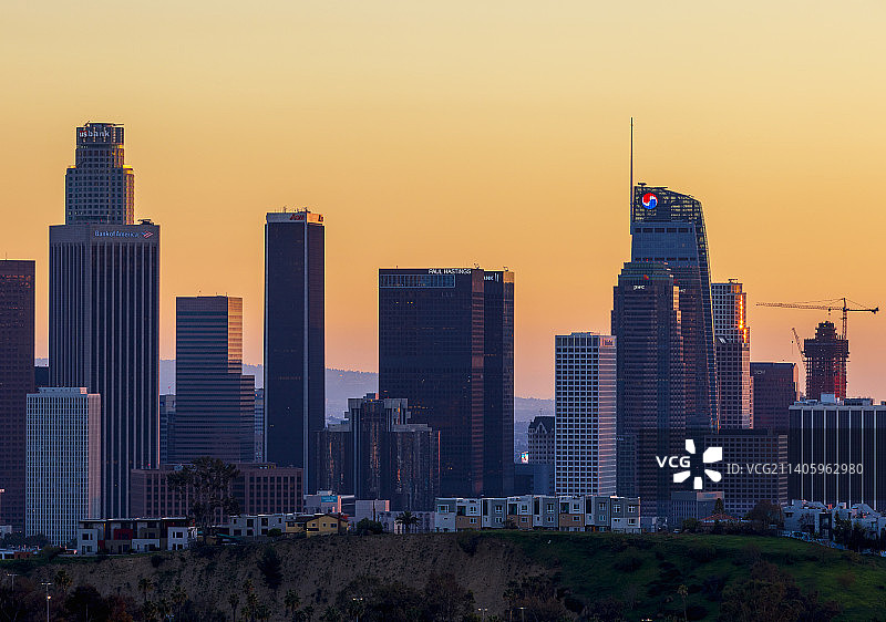 日落时分的美国洛杉矶市中心建筑景观图片素材