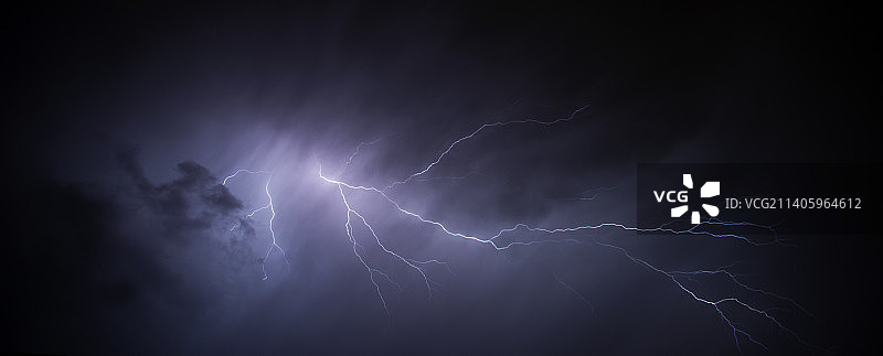 亚利桑那州夜空中的电 storm图片素材