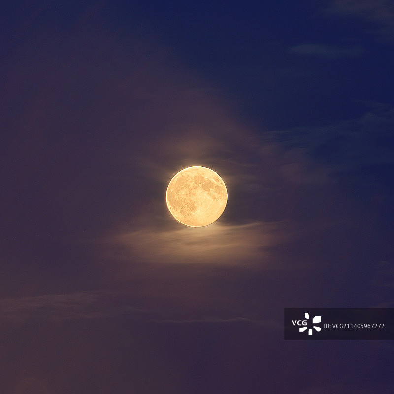 天空中的满月图片素材