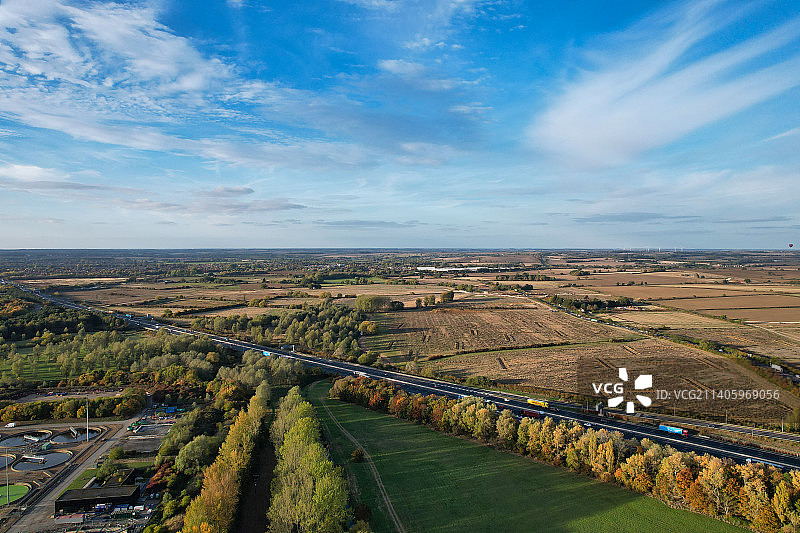 英国布劳顿民政教区农业田地的俯视图图片素材