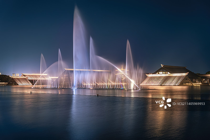 上海广富林夜景喷泉图片素材