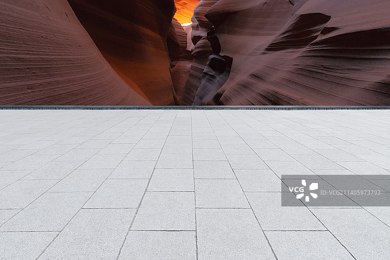 大峡谷国家公园风景红色沙漠地面平台汽车广告背景图图片素材