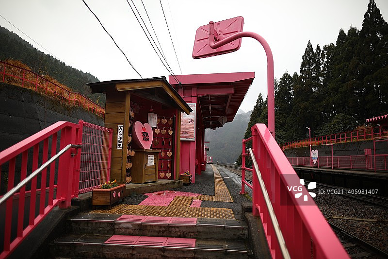 日本山阳山阴鸟取县全粉色的恋山形JR火车站图片素材