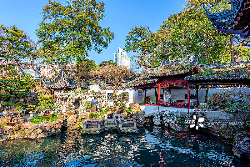 中国上海豫园三穗堂景区大假山图片素材