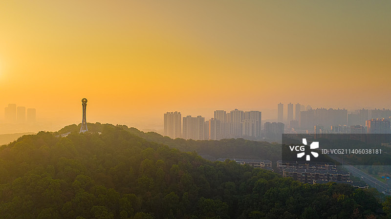 晨光中的长沙秀峰山公园图片素材