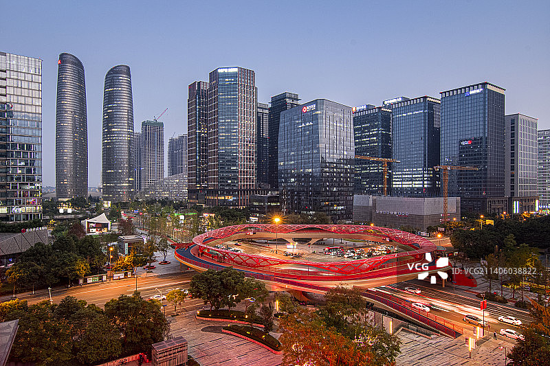 成都交子之环景观桥＆天府国际金融中心图片素材