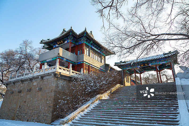 黑龙江省齐齐哈尔市龙沙公园澄江阁雪景图片素材