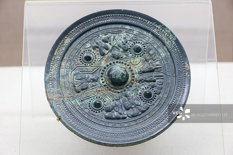 东汉时期四乳纹高浮雕画像镜图片素材