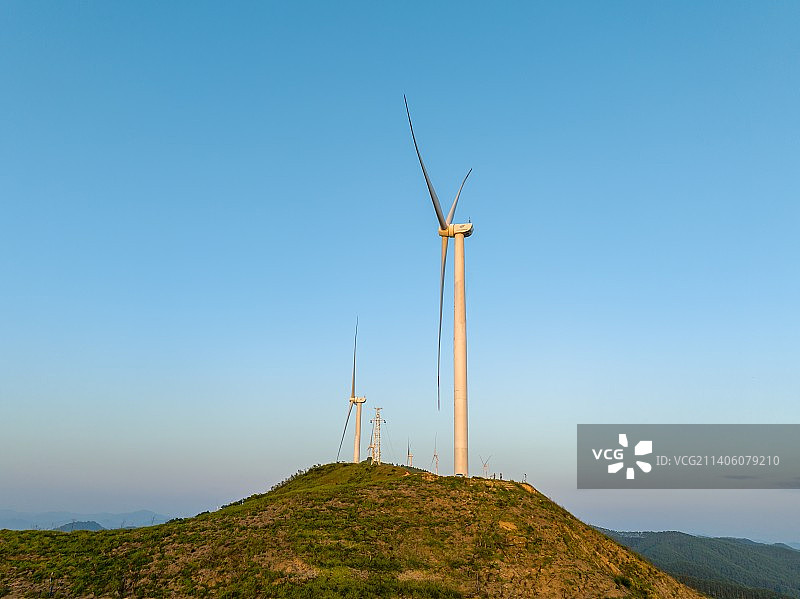 广西灵山县文笔峰风力发电场风光图片素材