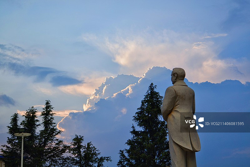 仰视伟人！图片素材