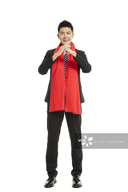 身穿职业装的男子穿戴着红色围巾图片素材