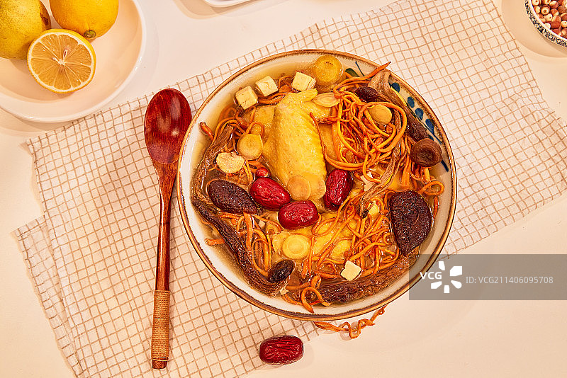 菌菇炖煮鸡汤图片素材