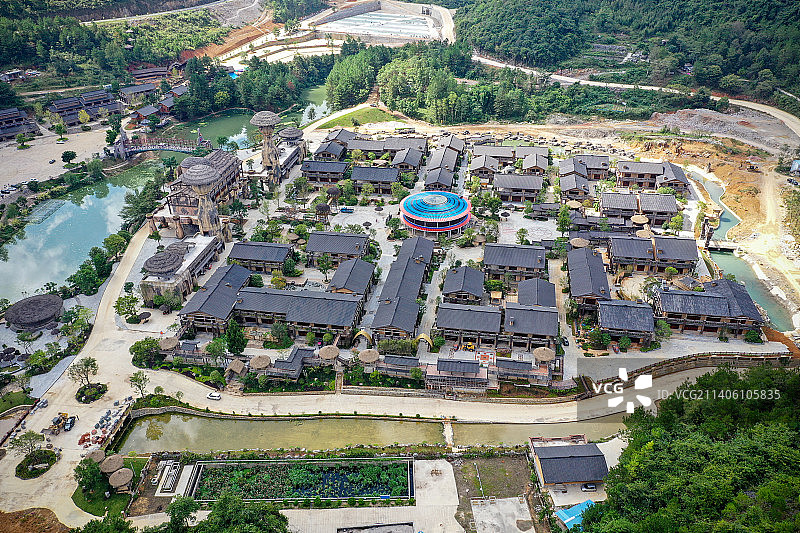 航拍广西河池市南丹县里湖瑶族乡歌娅思谷瑶王寨民俗文化建筑群。图片素材