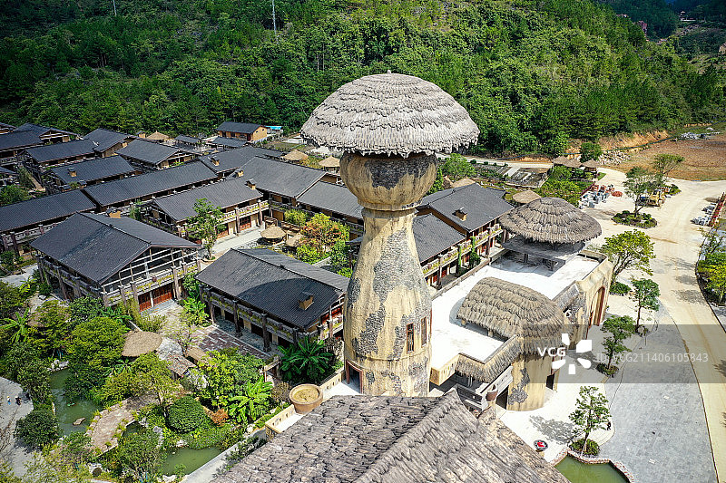 航拍广西河池市南丹县里湖瑶族乡歌娅思谷瑶王寨民俗文化建筑群。图片素材