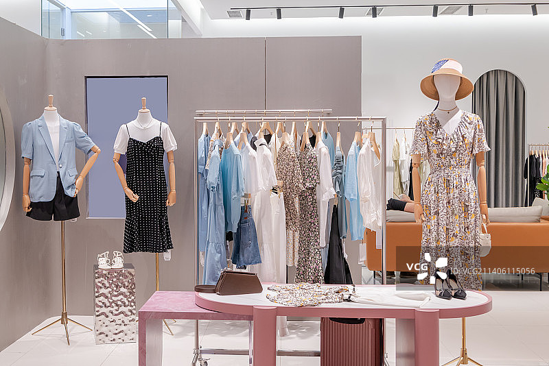 时尚女士服装店图片素材