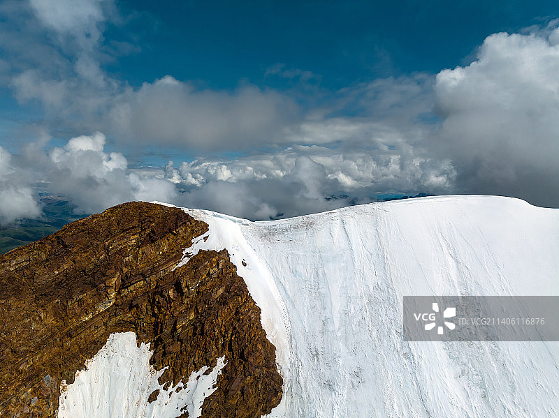 四川甘孜巴塘夏塞雪山冰川图片素材
