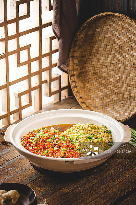 一鱼两吃 剁椒鱼头 双椒鱼头 藤椒鱼片 泡椒自贡菜 江湖菜 农家氛围感 复古中国风 川菜 家的味道图片素材