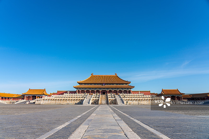 秋日清晨宁静无人的故宫太和殿图片素材