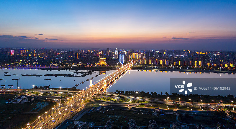 航拍山东省临沂市新沂河大桥夜景图片素材