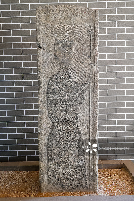 徐州汉文化景区汉画像石藏品执杖侍者图片素材