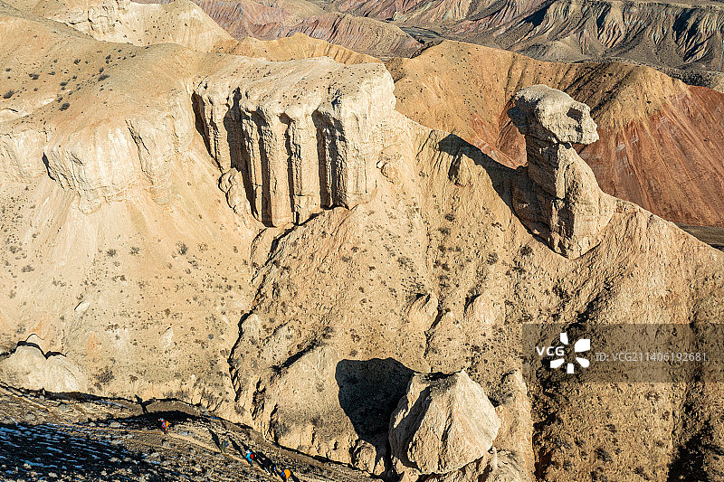 航拍：新疆网红公路 百里丹霞风景道 骆驼峰景点图片素材