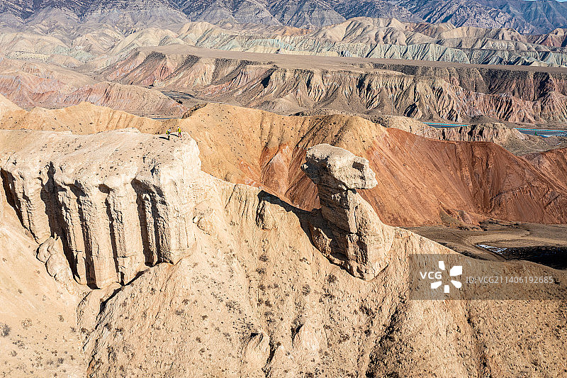 航拍：新疆网红公路 百里丹霞风景道 骆驼峰景点图片素材